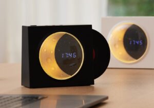 Parlante Luna vintage con reloj